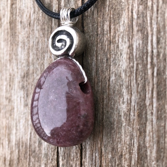 Rhodonite for Compassion, Balance and Confidence - Picture 9 of 9